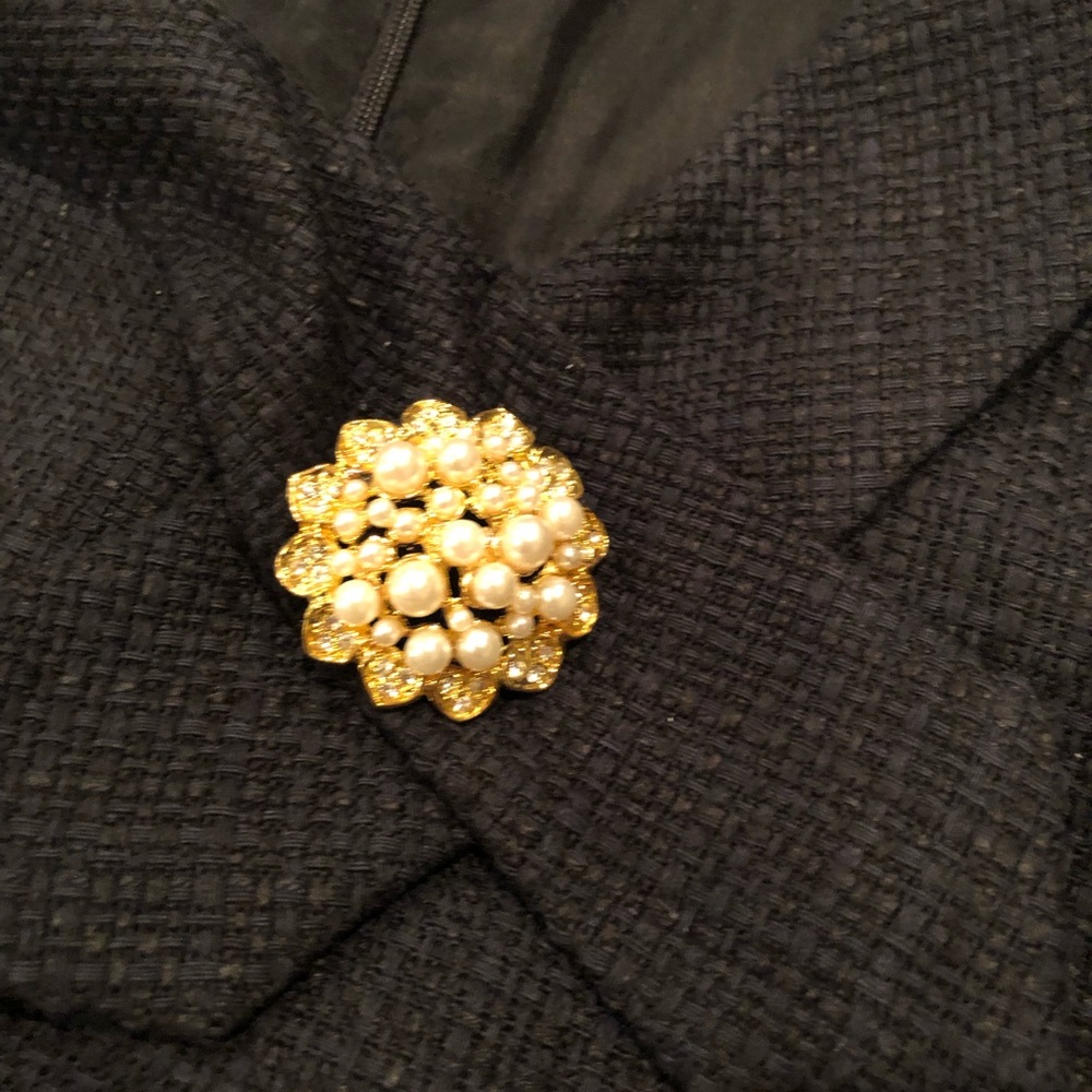 Talbots dress with gold and pearl brooch m